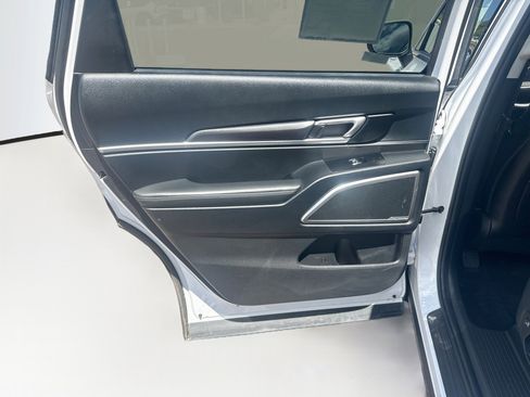 Used 2025 Kia Telluride S AWD/4WD image 28