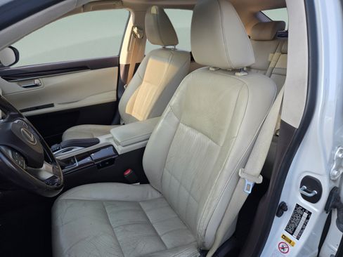 Used 2016 Lexus ES 350 w/ Luxury Package w/Wood Trim FWD image 11