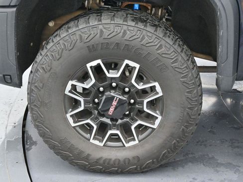 Used 2024 GMC Sierra 2500 AT4X AWD/4WD image 39