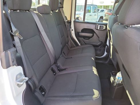 Certified 2023 Jeep Gladiator Willys image 20