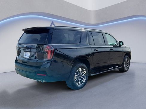 Used 2025 Chevrolet Suburban Z71 image 5