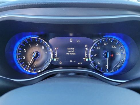 New 2025 Chrysler Pacifica Select image 6