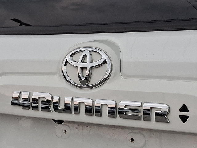 Used 2021 Toyota 4Runner SR5 Premium w/ Moonroof Package AWD/4WD image 28