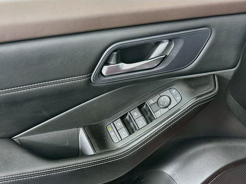 Used 2023 Nissan Rogue SV w/ SV Premium B Package FWD image 15