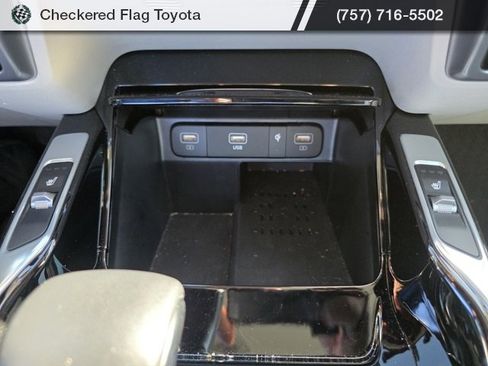 Used 2023 Kia Sorento SX image 19