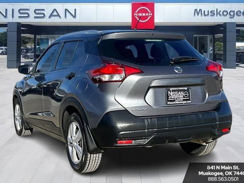 Used 2019 Nissan Kicks S image 4