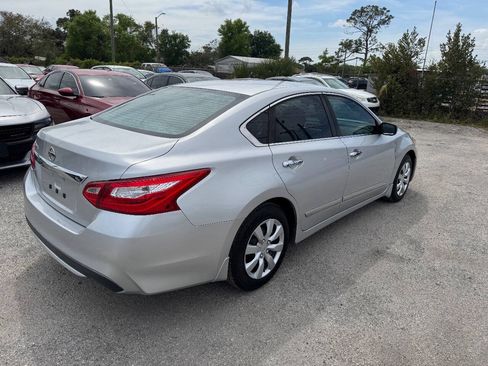 Used 2016 Nissan Altima 2.5 S w/ Power Driver Seat Package FWD image 5