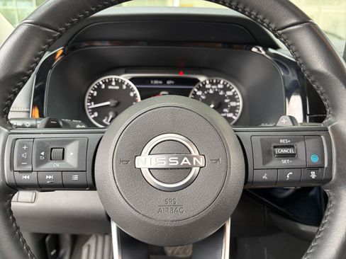 Used 2025 Nissan Pathfinder SV AWD/4WD image 30