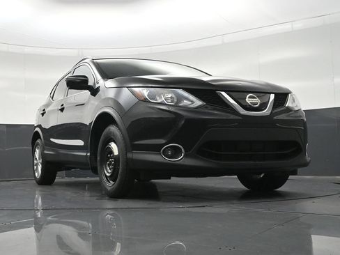 Used 2018 Nissan Rogue Sport SV w/ SV Technology Package AWD/4WD image 29