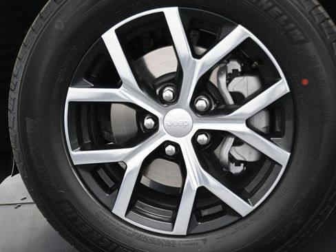 New 2025 Jeep Grand Cherokee Limited image 33