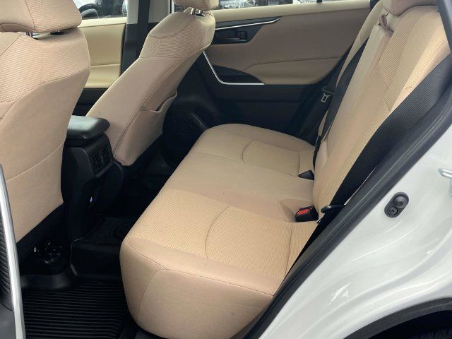 Used 2024 Toyota RAV4 LE AWD/4WD image 15