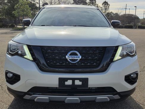 Used 2019 Nissan Pathfinder SL image 2