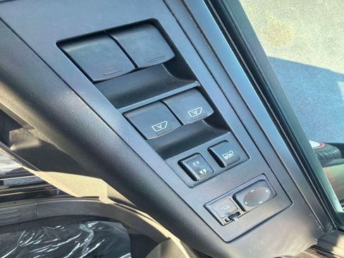 Used 2012 Nissan Titan SV w/ SV Value Truck Pkg image 17