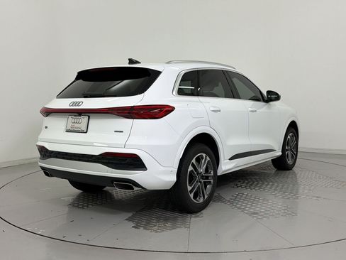Certified 2025 Audi Q5 Premium w/ Convenience Package AWD/4WD image 9
