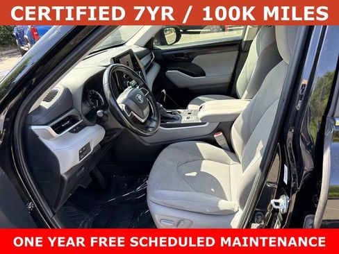 Used 2024 Toyota Highlander LE FWD image 14