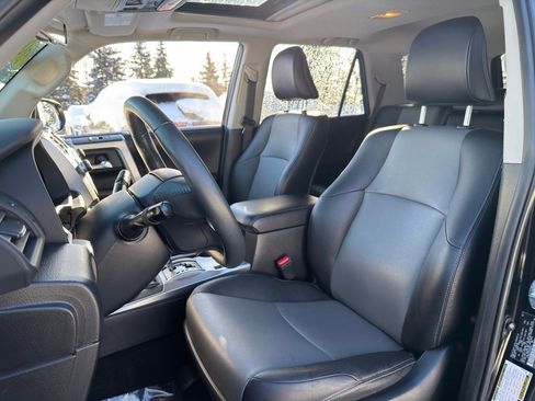 Used 2017 Toyota 4Runner image 30