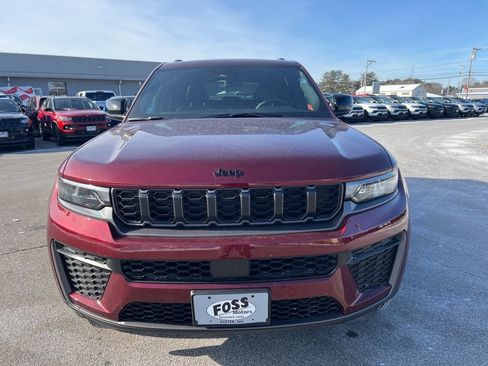 New 2026 Jeep Grand Cherokee Laredo image 2