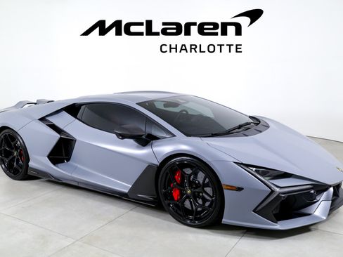 Used 2024 Lamborghini Revuelto image 2
