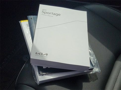 Used 2024 Kia Sportage SX image 30