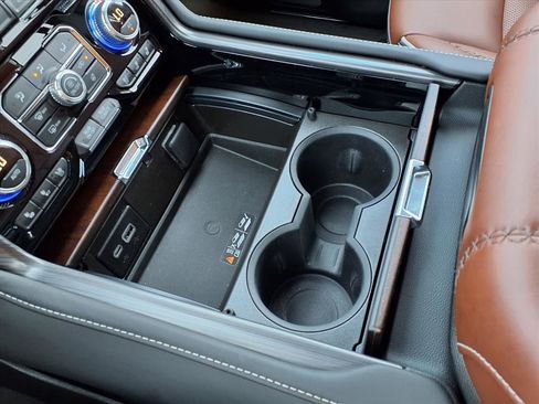 Used 2024 GMC Yukon XL Denali Ultimate AWD/4WD image 13