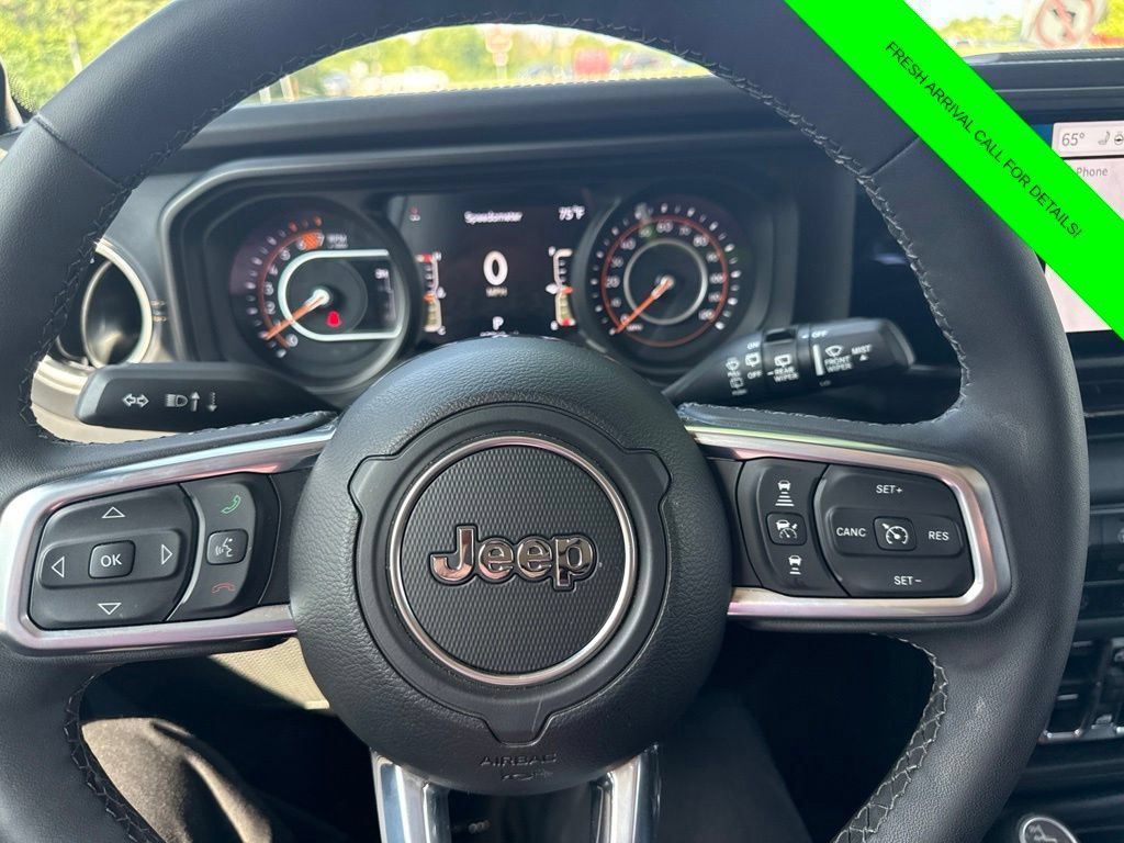 Used 2026 Jeep Wrangler Unlimited Sahara AWD/4WD image 50
