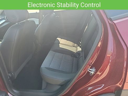 Used 2025 Chevrolet Trax LT w/ Driver Confidence Package FWD image 17