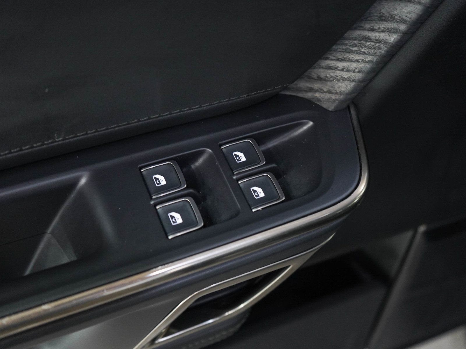 Used 2023 Rivian R1S Adventure Quad AWD/4WD image 25