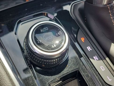 Used 2024 GMC Canyon AT4 w/ AT4 Premium Package AWD/4WD image 15