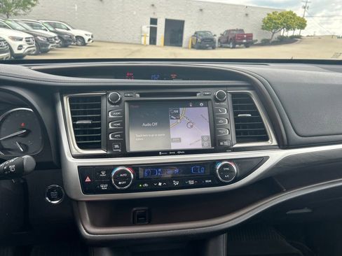 Used 2019 Toyota Highlander Limited AWD/4WD image 18