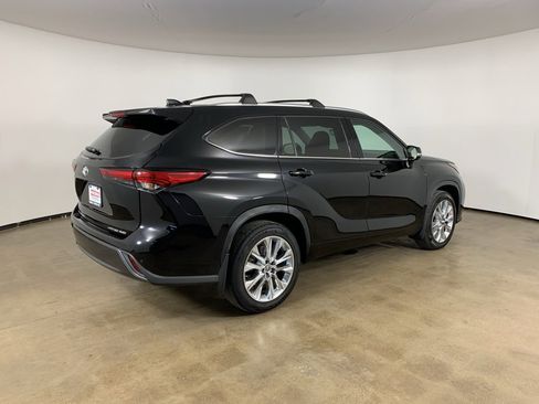 Used 2023 Toyota Highlander Limited image 8