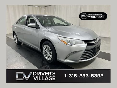 Used 2016 Toyota Camry LE FWD image 1