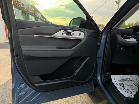 Used 2025 Ford Explorer Active w/ Active Comfort Package image 30