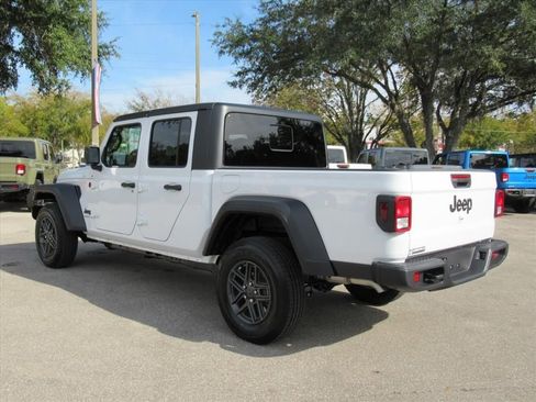 New 2025 Jeep Gladiator Sport image 4