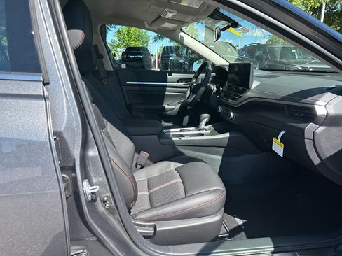 New 2026 Nissan Altima 2.5 SR FWD image 17