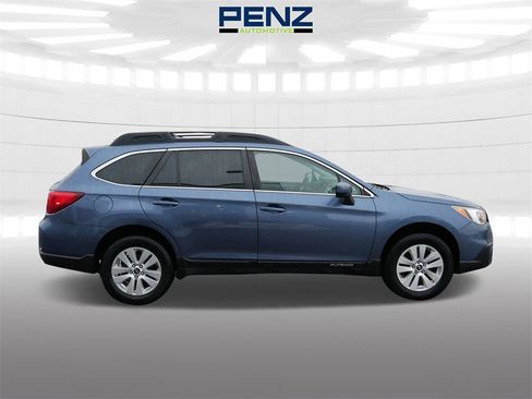 Used 2017 Subaru Outback 2.5i Premium image 8