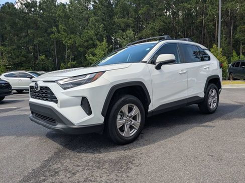 Used 2022 Toyota RAV4 XLE AWD/4WD image 8