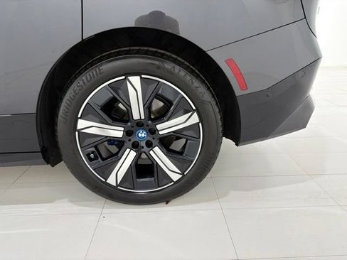 Used 2024 BMW iX xDrive50 w/ Sport Package AWD/4WD image 41