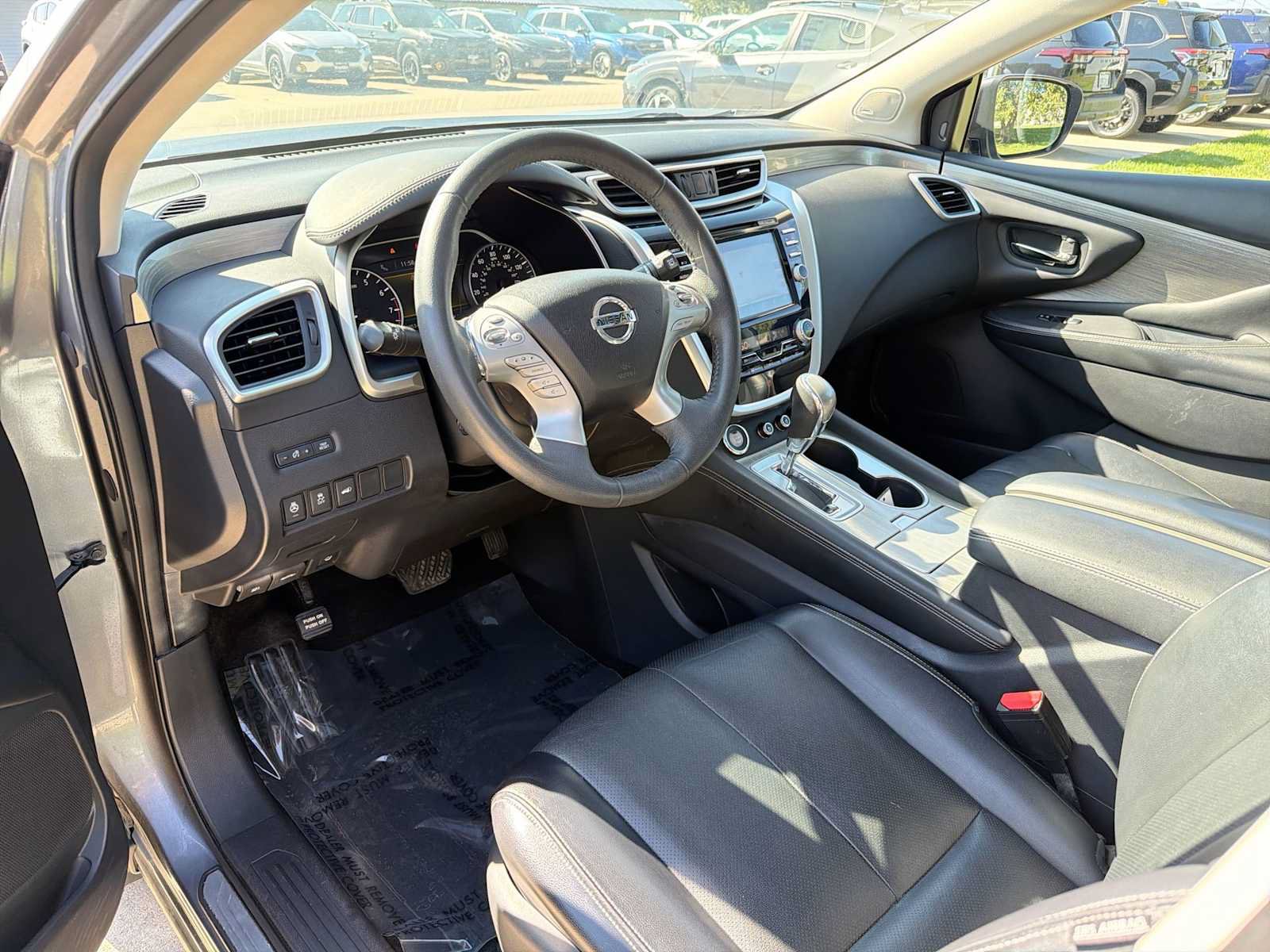Used 2017 Nissan Murano Platinum w/ Platinum Technology Package AWD/4WD image 2