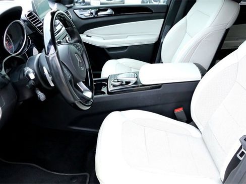 Used 2019 Mercedes-Benz GLS 550 4MATIC image 10