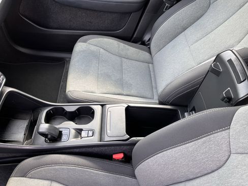 Certified 2025 Volvo XC40 B5 Core image 9