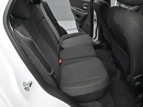 Used 2018 Chevrolet Trax LS FWD image 16
