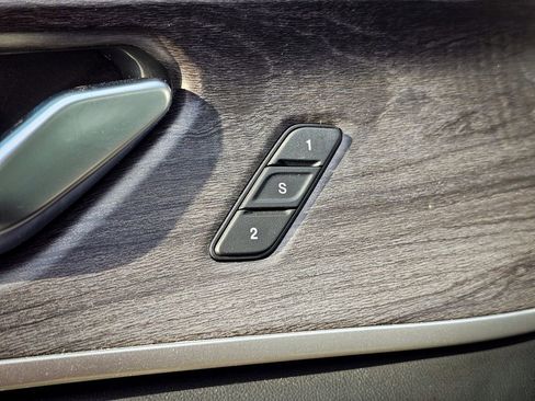 Certified 2022 Jeep Grand Cherokee L Limited image 11