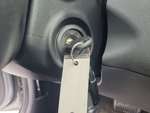 Used 2012 Hyundai Elantra GLS image 25