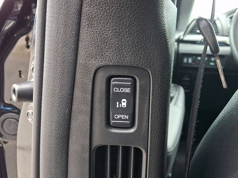 Used 2023 Honda Odyssey Touring image 17