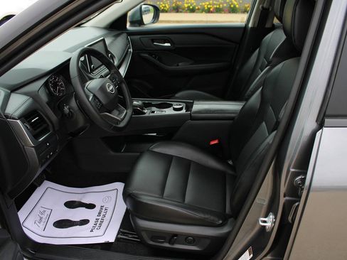 Used 2025 Nissan Rogue SV w/ SV Premium Package AWD/4WD image 11