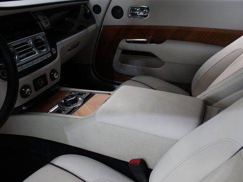 Used 2014 Rolls-Royce Wraith RWD image 48