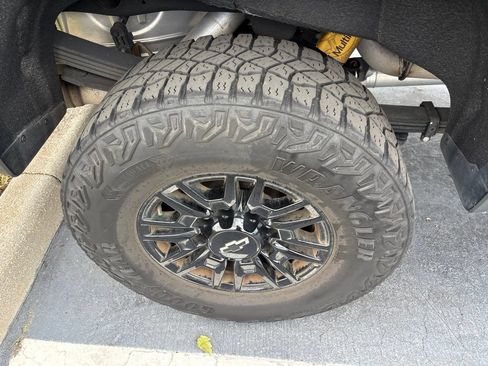 Used 2024 Chevrolet Silverado 2500 ZR2 w/ Technology Package AWD/4WD image 6