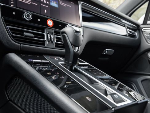 Certified 2026 Porsche Macan AWD/4WD image 26