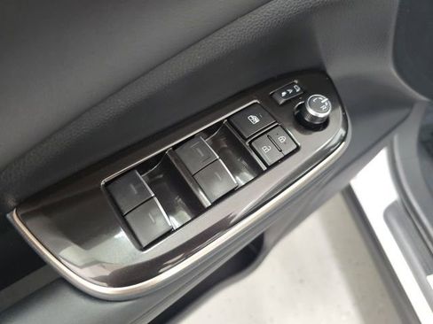Used 2025 Toyota Crown AWD/4WD image 13