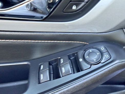 Used 2021 Chevrolet Traverse RS image 22